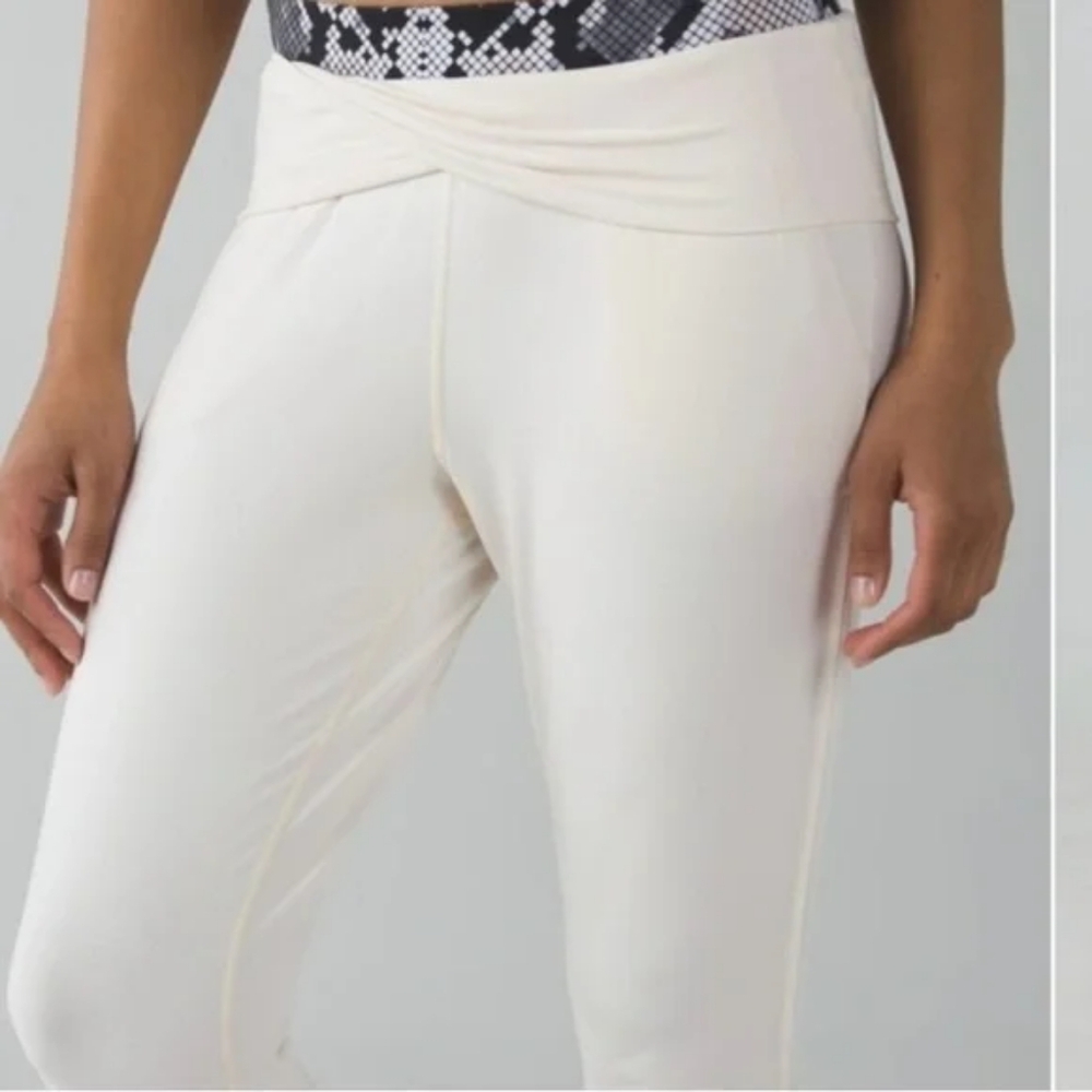 Lululemon Athletica Cream Capris